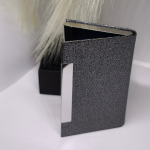 Mūsdienīgs karšu turētājs ar magnētisko aizdari