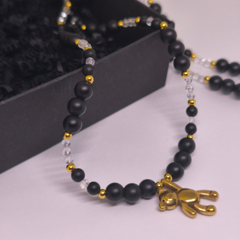 Rokām darināts kaklarota "Zelta lācītis"