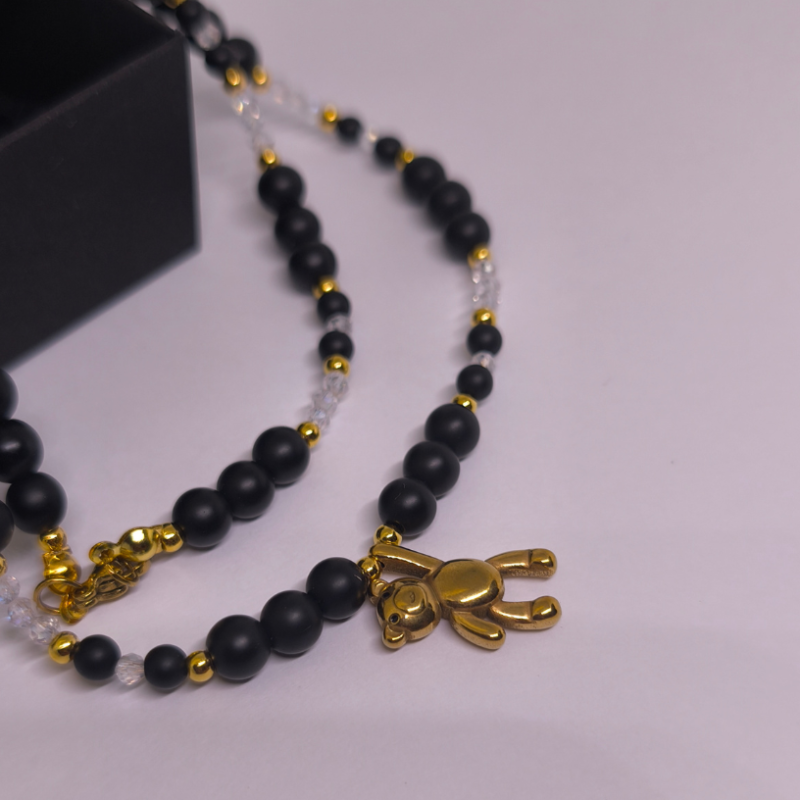 Rokām darināts kaklarota "Zelta lācītis"