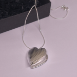 Medaljons „Klusā sajūta“