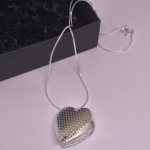 Medaljons „Klusā sajūta“