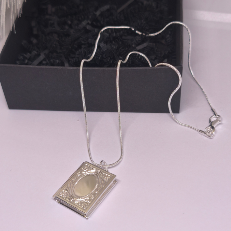 Medaljons „Laika lappuses“