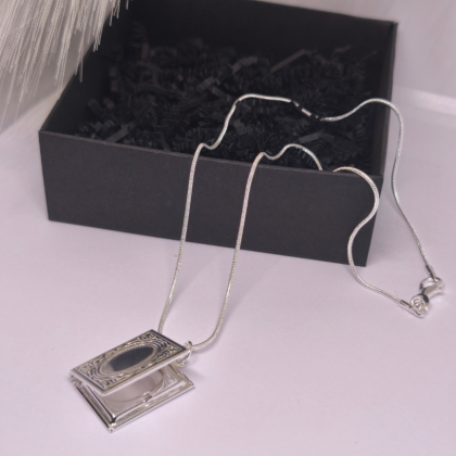 Medaljons „Laika lappuses“