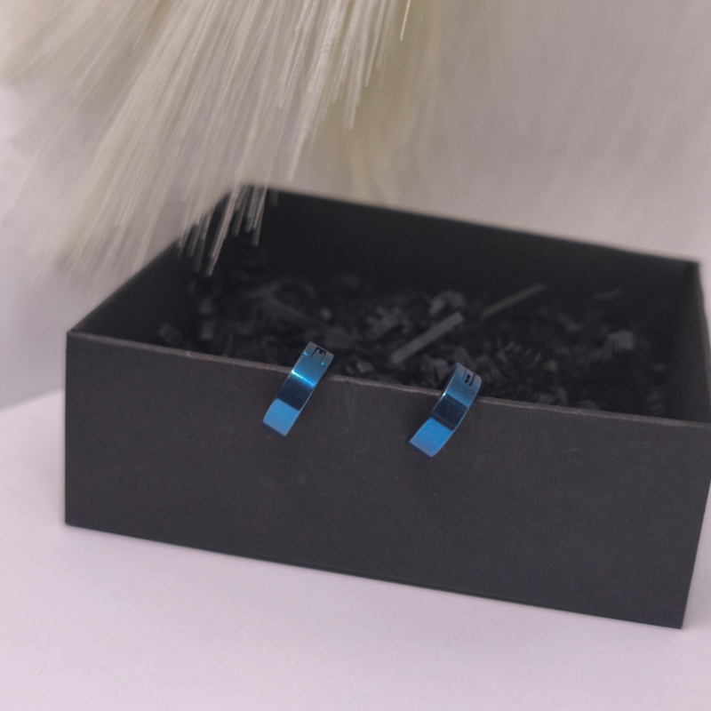 Klipsi „Tērauda zilums“