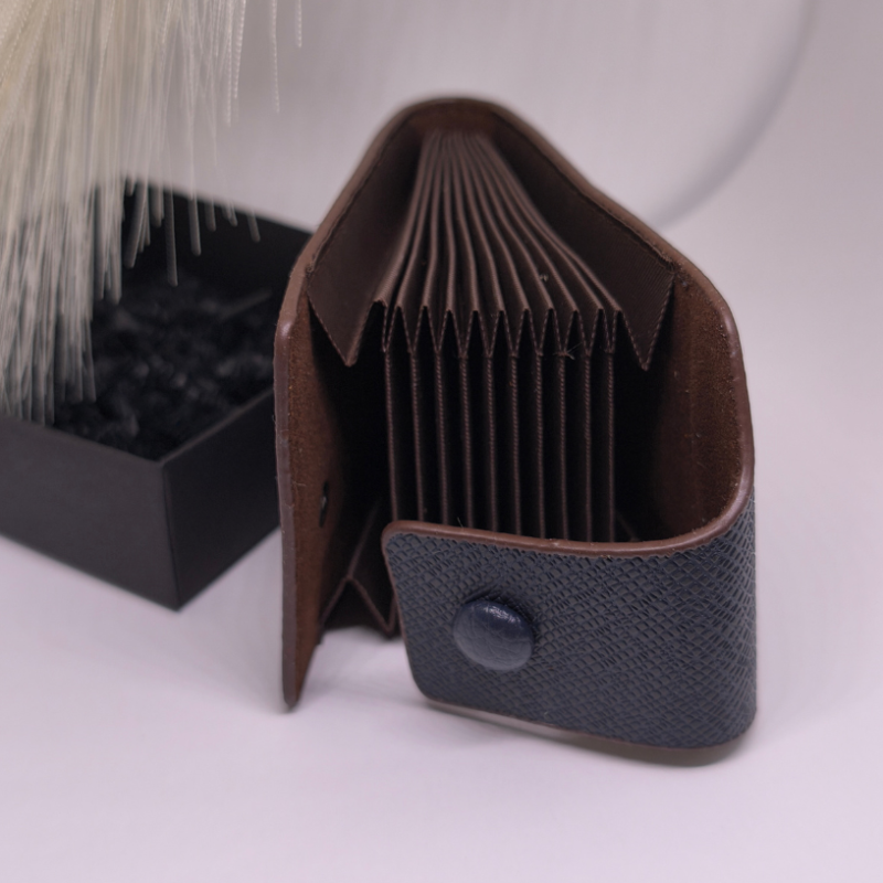 Kartīšu turētājs „Dziļi zils“